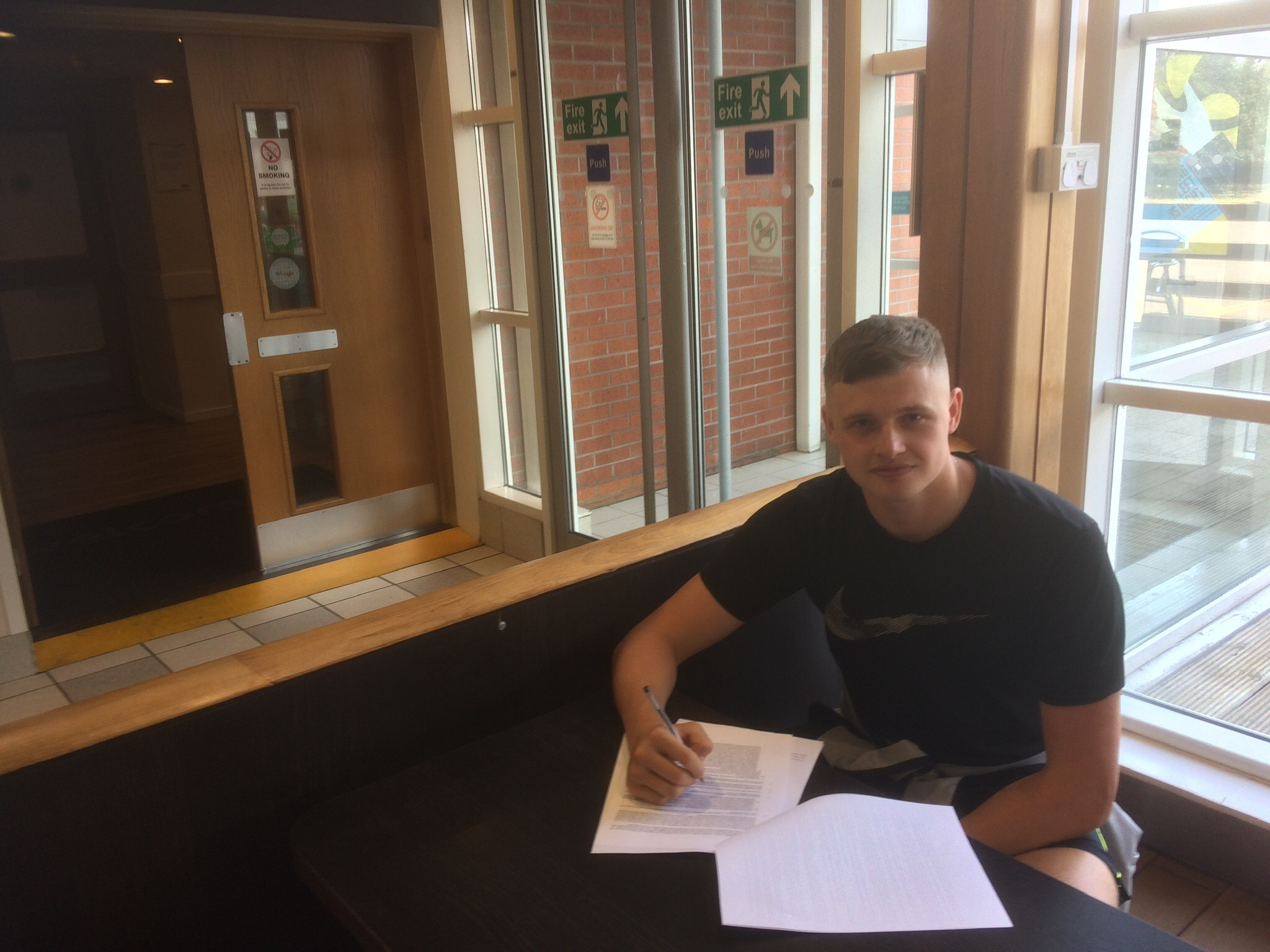Appleyard Signs For Shaymen image